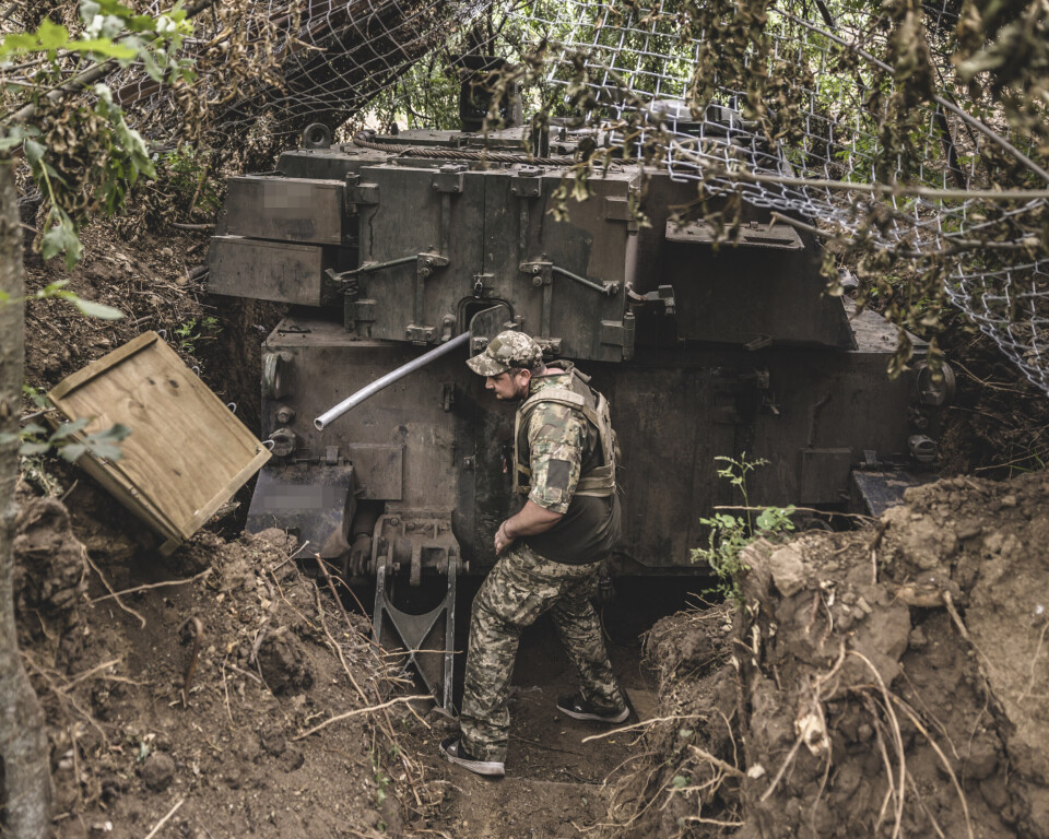 DONETSK OBLAST (Forsvarets forum): Kritisk mangel på reservedeler til M109 artillervogner skaper utfordringer for ukrainske soldater på fronten. Artilleristen Evhen.