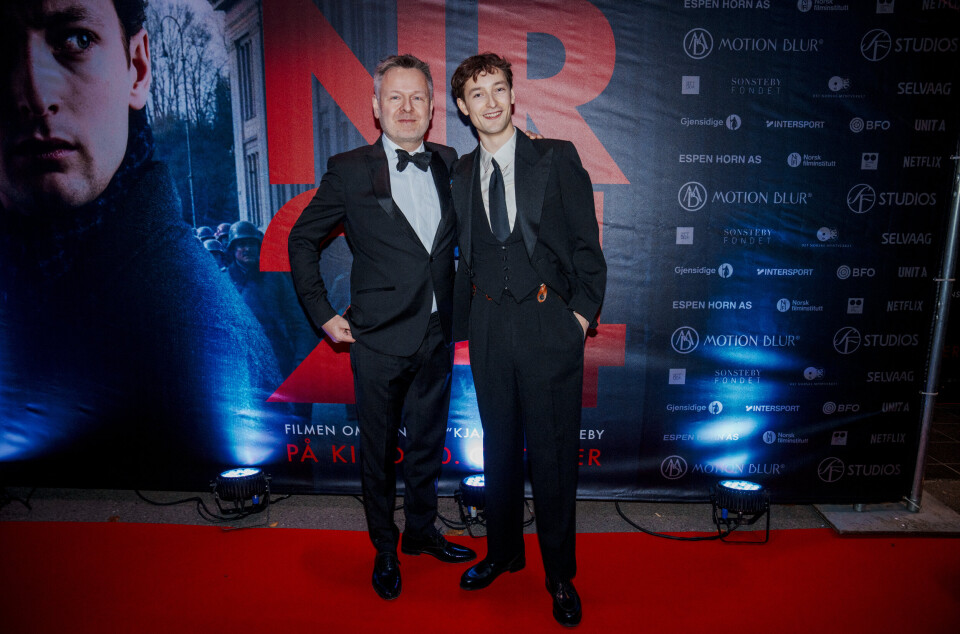 FØR-PREMIERE: Filmen om Kjakan har ordinær premiere 30. oktober, men onsdag 23. oktober var det duket for før-premiere i Oslo. Avbildet er regissør John Andreas Andersen og Sjur Vatne Brean, som spiller en ung Gunnar Sønsteby.
