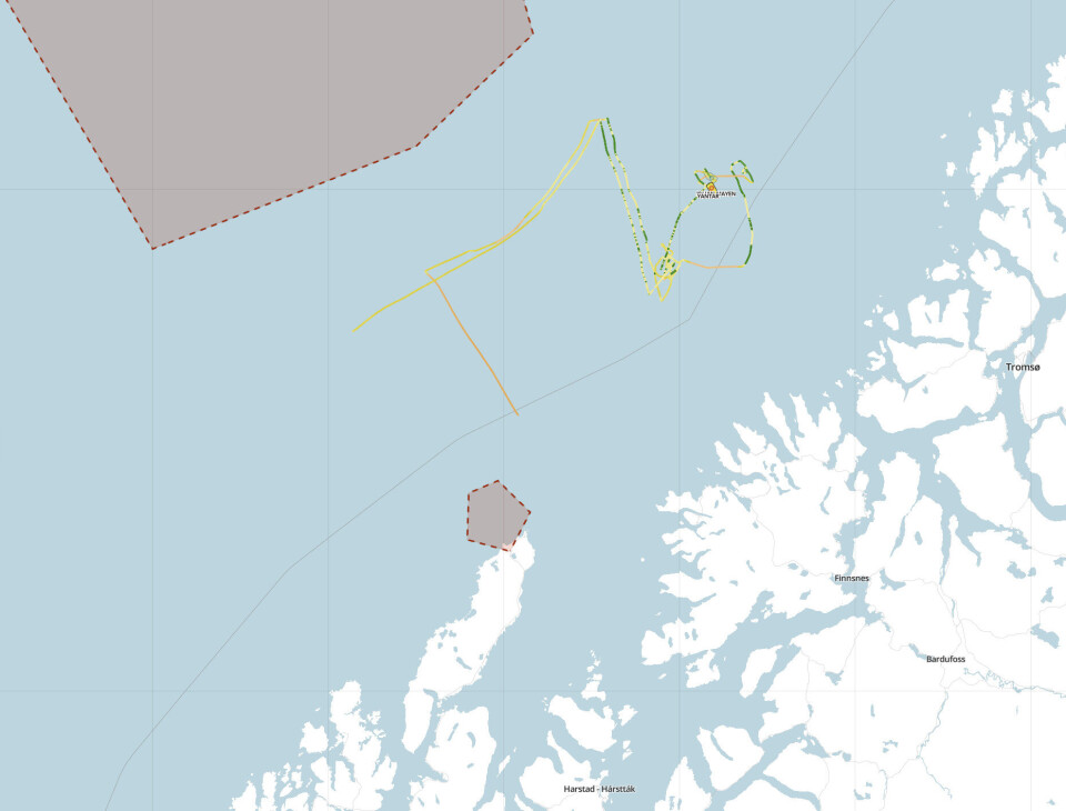 FØLGER: Nord for Andøya ligger KV Jan Mayen og følger med på det russiske etterretningsskipet «Yantar» (øverst til venstre). Skjermbildet er tatt mandag morgen og viser «Yantar» og KV Jan Mayens bevegelser det siste døgnet ved et nedslagsfelt for forskningsraketter fra Andøya space (rødt område).