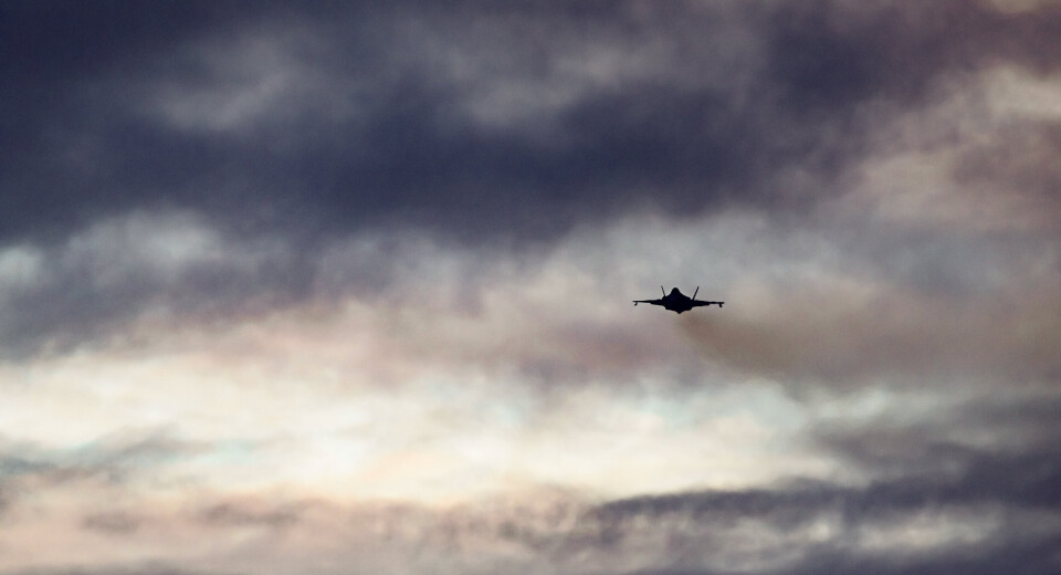 VÆRFORHOLD: Kraftig regn og dårlige værforhold skal ha vært medvirkende årsaker til at den amerikanske piloten valgte å skyte seg ut av flyet.