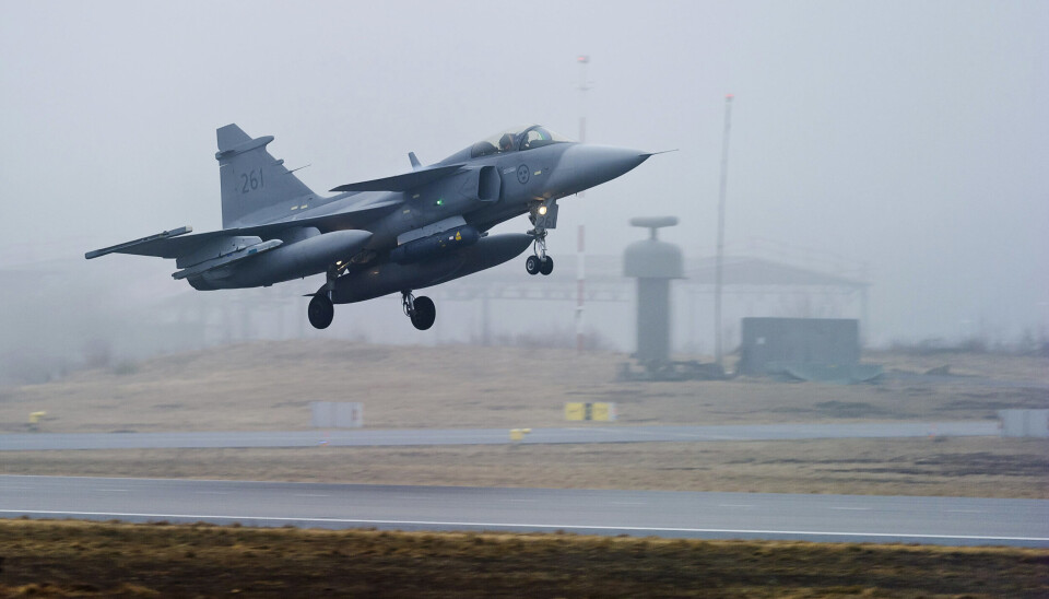 SVENSK: Et Jas Gripen-fly fra det svenske luftforsvaret tar av fra Kallinge, sør i Sverige.