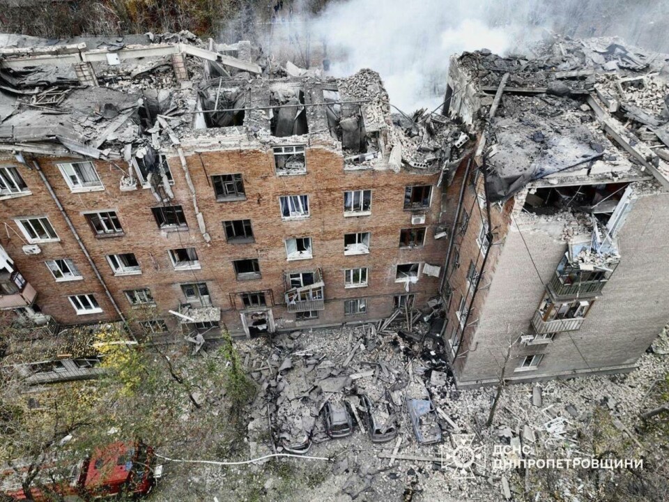 BRUTAL KRIG: Mandag ble fire personer drept da en boligblokk i Volodymyr Zelenskyjs hjemby, Kryvyj Rih, ble truffet i et russisk angrep. BRUTAL KRIG: Mandag ble fire personer drept da en boligblokk i Volodymyr Zelenskyjs hjemby, Kryvyj Rih, ble truffet i et russisk angrep.