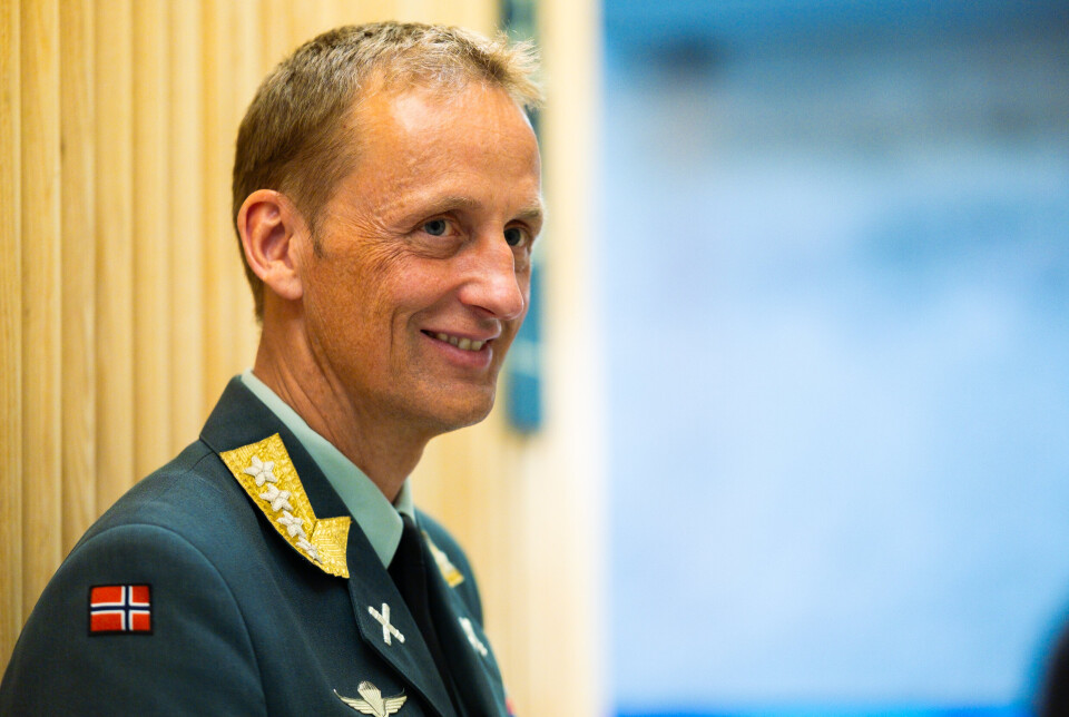 SMIL: Forsvarssjef Eirik Kristoffersen er svært fornøyd med at etterretningssjefen fortsetter.