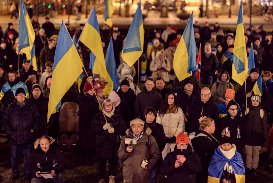 STØTTE: 1000 dager siden fullskalainvasjonen av Ukraina ble markert på Eidsvolds plass foran Stortinget.
