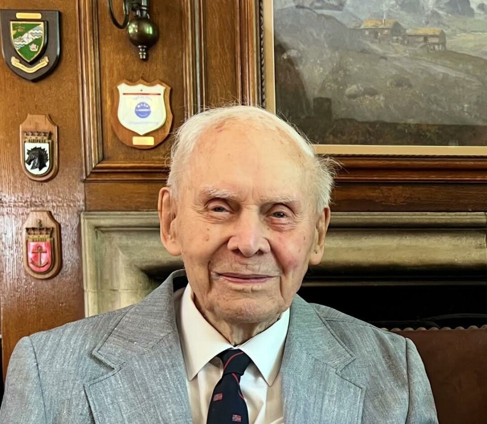 VETERAN: Krigsveteranen Rolf Christophersen døde 28. august, i en alder av 102 år. Bildet er tatt i Sjømannskirken i juni 2023.