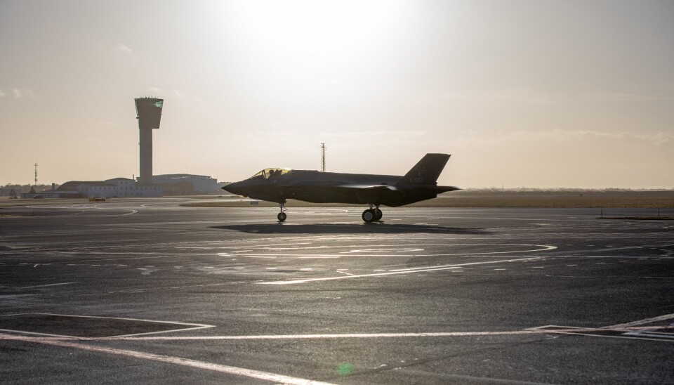 SPLITTER NYTT: Et av Danmarks nye F.35 kampfly på Kastrup, København. Bildet er tatt 6. februar i år.