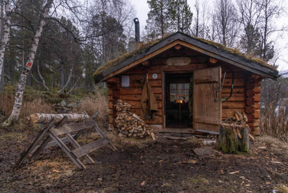 DNT-HYTTER: Hyttene til DNT krever medlemskap og nøkkel av minst en i turfølget. Hyttene er ubetjent og bør bookes for planlagt bruk. Streifer du forbi og er medlem med nøkkel, er de mulige å bruke, men da kan det også være andre der.