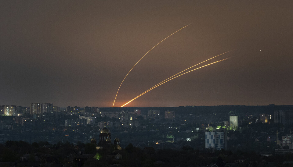MISSILER: Russiske missiler avfyrt fra Belgorod-regionen. Bildet er tatt fra Kharkiv i Ukraina 18. april 2024.
