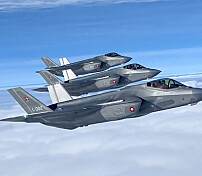 Tre nye kampfly levert til Danmark