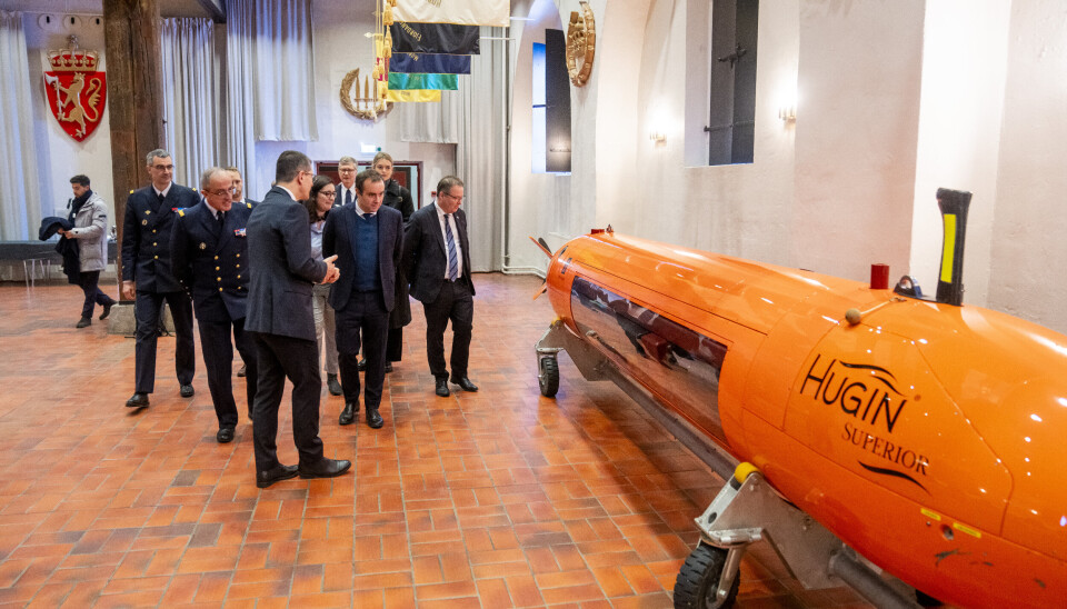 HUGIN: Ministrene fikk også se en modell av Kongsbergs undervannsdrone, som Frankrike har gått til innkjøp av.