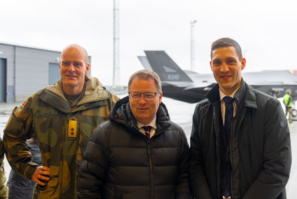 SATSING: Sjef for Luftforsvaret Øivind Gunnerud (f.v), forsvarsminister Bjørn Arild Gram og klima- og miljøminister Andreas Bjelland Eriksen hyllet alle testen på Ørland.