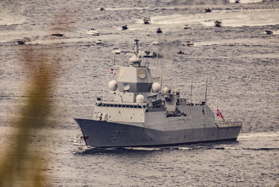 FREGATT: Illustrasjonsfoto fra da KNM Roald Amundsen eskorterte hangarskipet USS Gerald R. Ford ut Oslofjorden i mai 2023.