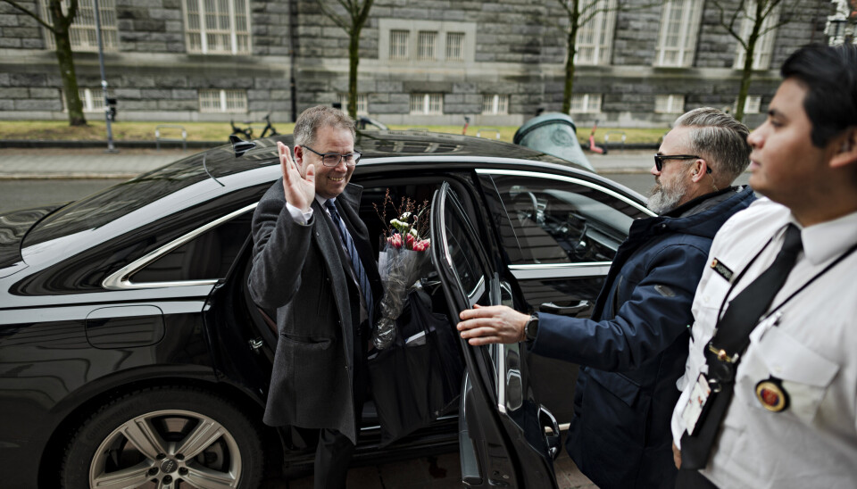 ADJØ: Bjørn Arild Gram gir stafettpinnen videre til Tore O. Sandvik.