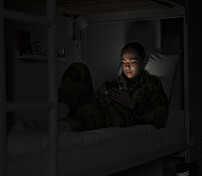 Ventet i fem måneder på sikkerhetsklarering: – Har 10 timer med skjermtid