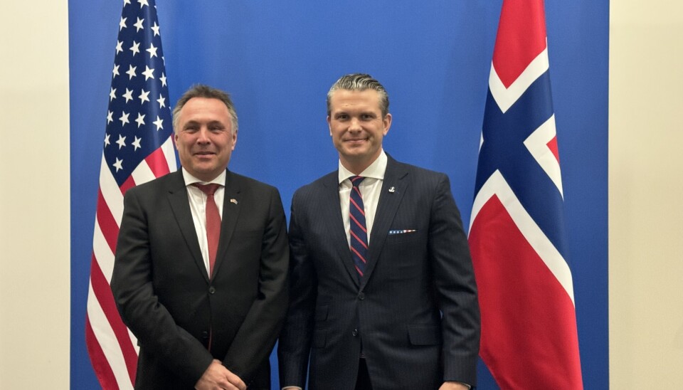 BILATERALT: Tore O. Sandvik og Peter Hegseth hadde et bilateralt møte i Brussel onsdag.