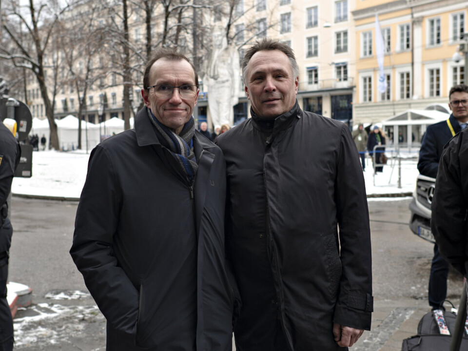 MATCHENDE MINISTRE: Espen Barth Eide og Tore O. Sandvik i matchende frakker.