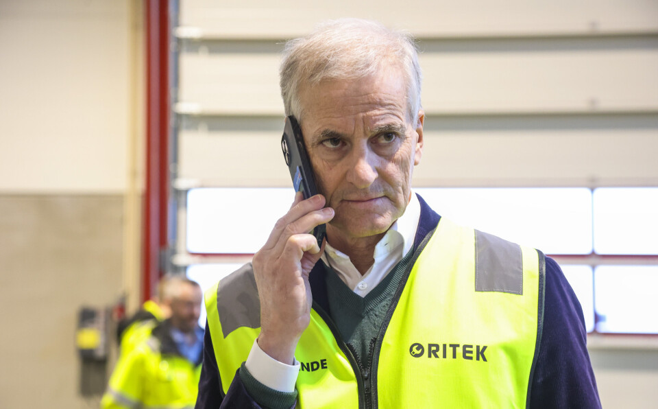 ÅPEN: Statsminister Jonas Gahr Støre utelukker ikke at det kan komme endringer i langtidsplanen for Forsvaret. Tirsdag var han i Levanger for å besøke Ritek AS, som setter sammen Norges nye stridsvogner.