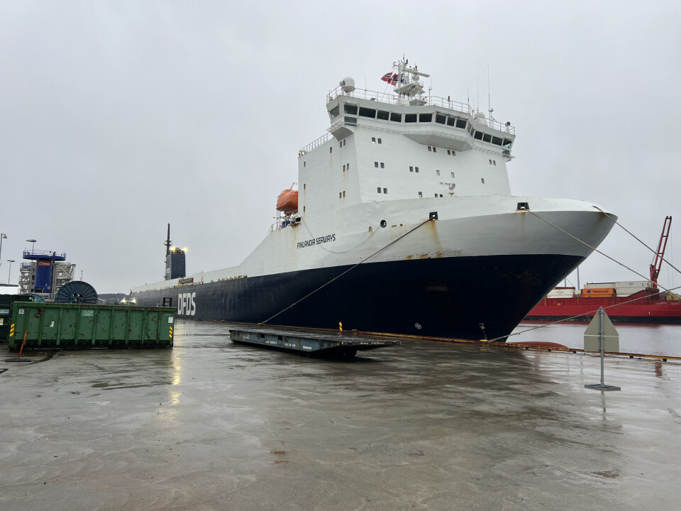 GRUNNSTØTTE: Finlandia Seaways fra DFDS til kai på Husøy på Karmøy. Skipet gikk på grunn i Karmsundet med Nasams-luftvern om bord som skulle til Polen for beskyttelse av flyplassen Rzeszow-Jasionka.