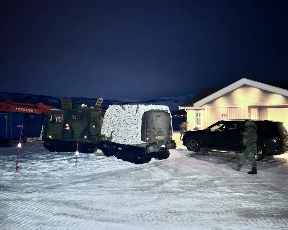 Soldatene skulle ikke kjøre i Ronnys hage: – Nei, nei nei!