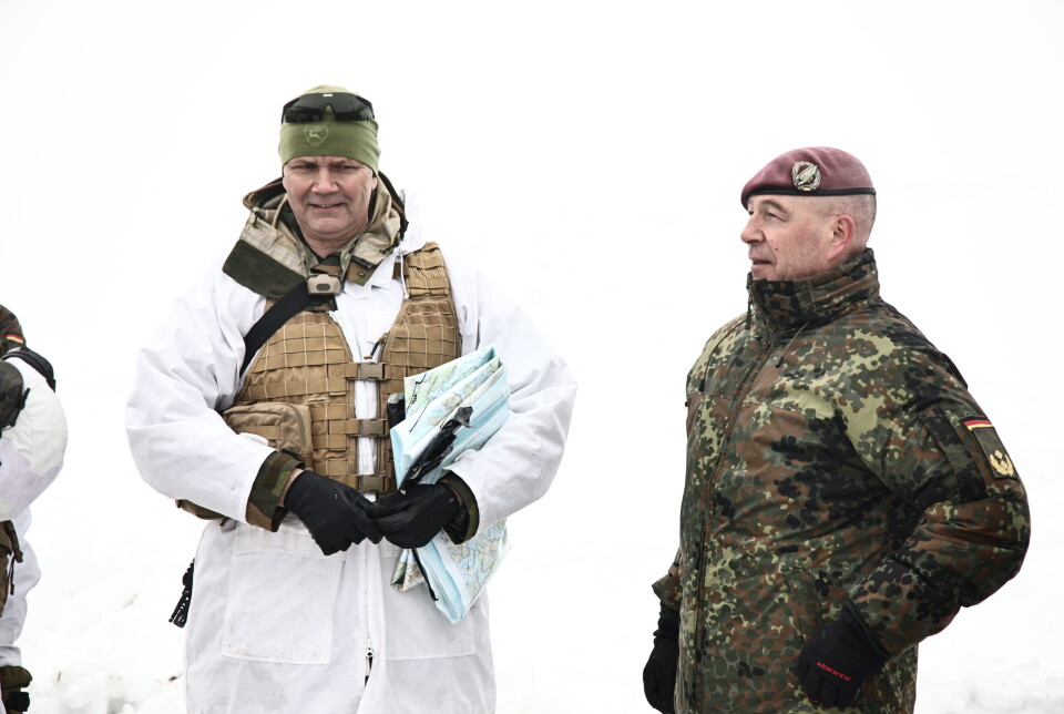 BRIGADESJEFEN: Terje Bruøygard (t.v) sammen med en tysk offiser under Joint Viking.