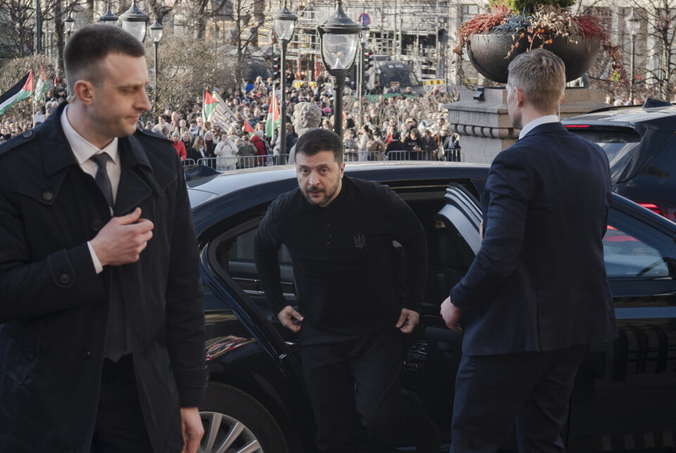 I NORGE: Den ukrainske presidenten Volodymyr Zelenskyj ankommer Stortinget.
