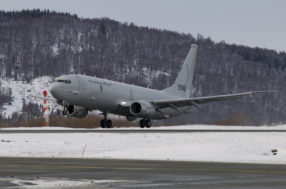 POSEIDON: Et P-8-fly utfører et skalt «touch and go» - rett ned og rett opp i lufta - på Evenes under Joint Viking.