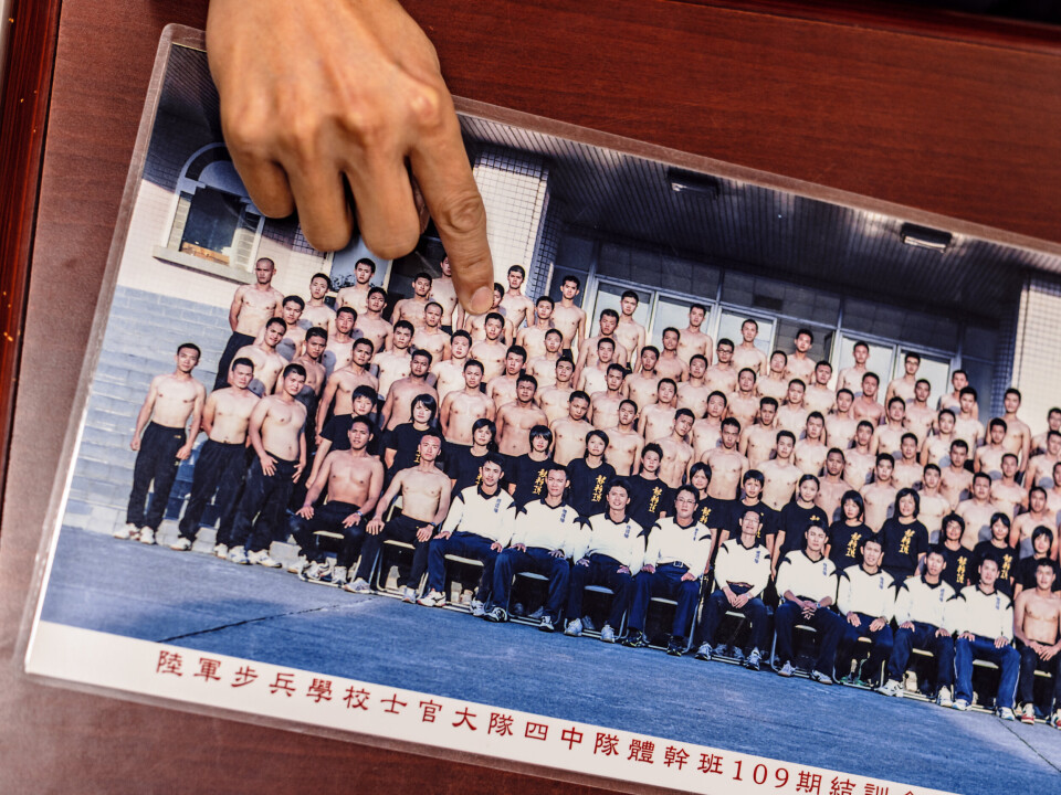 Yan-Jie Chang er militærinstruktør på Jingmei videregående skoe i Taipei.
