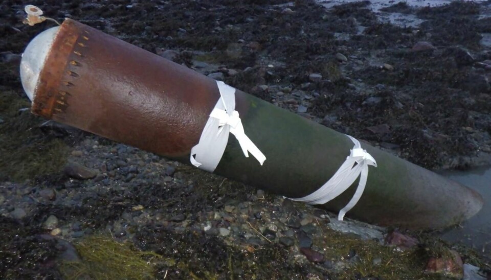 SPRENGLADNING: Slik så det ut etter at Forsvaret hadde festet sprengstoff på torpedoen. Dette ble gjort for å ventilere torpedoens luftseksjon.