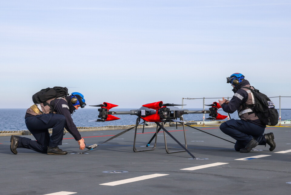 NYTT SYSTEM: Mannskap fra droneskvadronen i det britiske forsvaret tester dronen.
