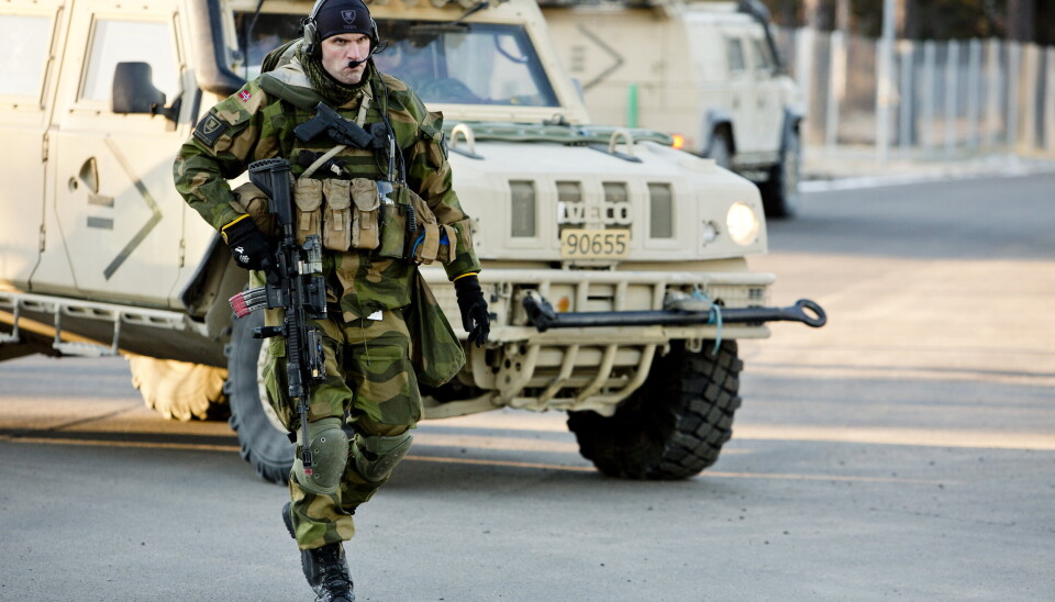 2012: Lervik, den gang oberst, bar Shemagh-sjerfet under en øvelse i Elverum i forkant av deployering til Afghanistan for å drive opplæring av lokalt politi.