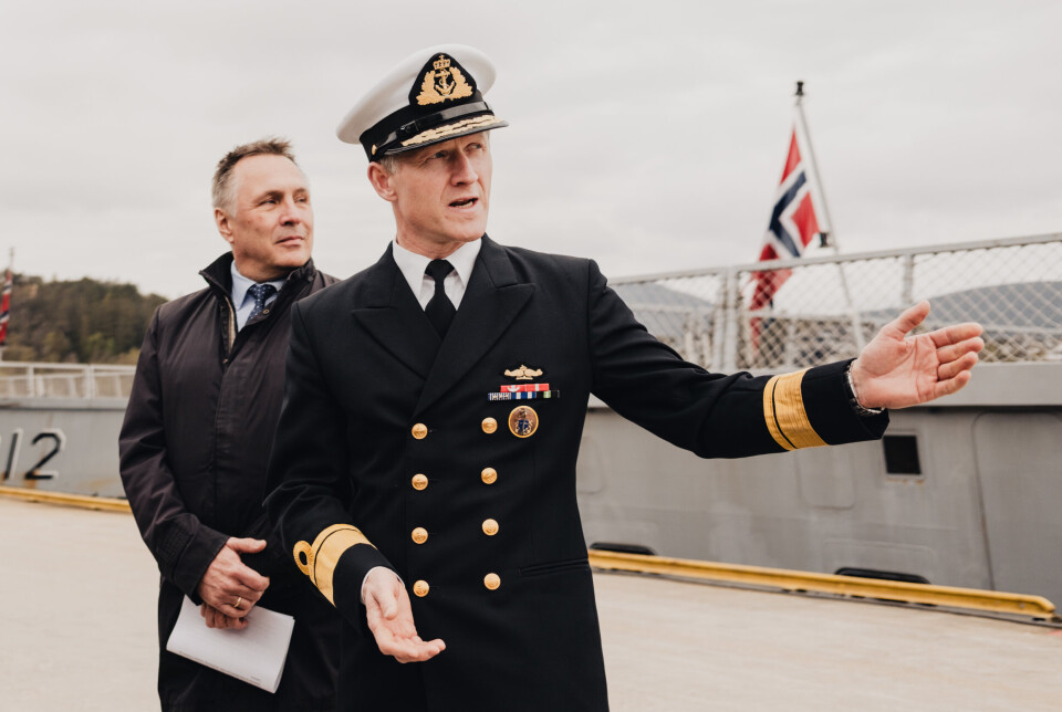 GLEDER SEG: Sjefen for Sjøforsvaret Oliver Berdal var til stede da KNM Roald Amundsen forlot Haakonsvern tirsdag. Han forteller om en spent gjeng som gleder seg til oppdraget.