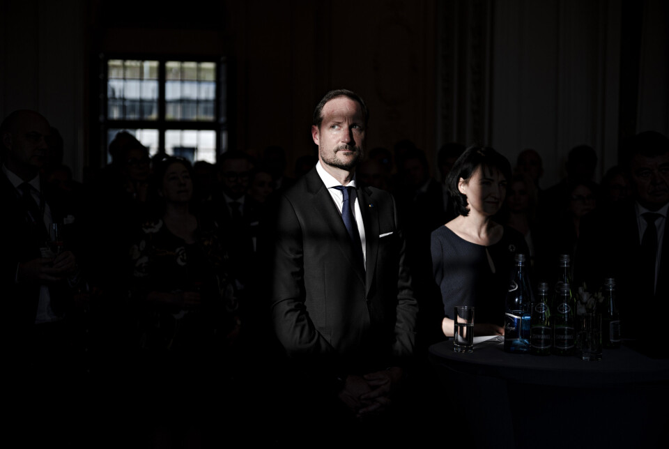 MOTTAGELSE: Kronprins Haakon på en mottagelse i Warszawa.
