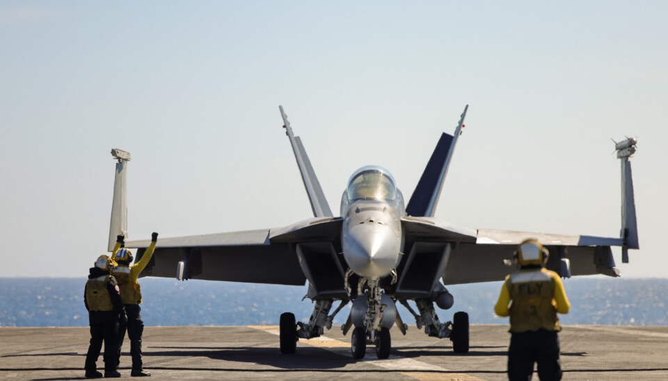 F-18: Bilde av F-18 jagerflyet som falt av det amerikanske hangarskipet Harry S. Truman. Her fra når Forsvarets forum besøkte skipet i Middelhavet i 2022.