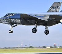 Bilder viser F-35 med speilbelegg