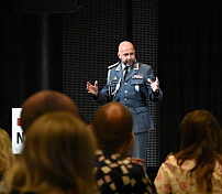 Veteraninspektøren startet dagen på traume-konferanse