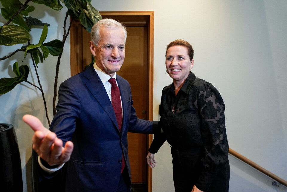 MOTTAGELSE: Statsminister Jonas Gahr Støre mottar Mette Frederiksen, Danmarks statsminister, ved ankomst Statsministerboligen i Parkveien i Oslo.