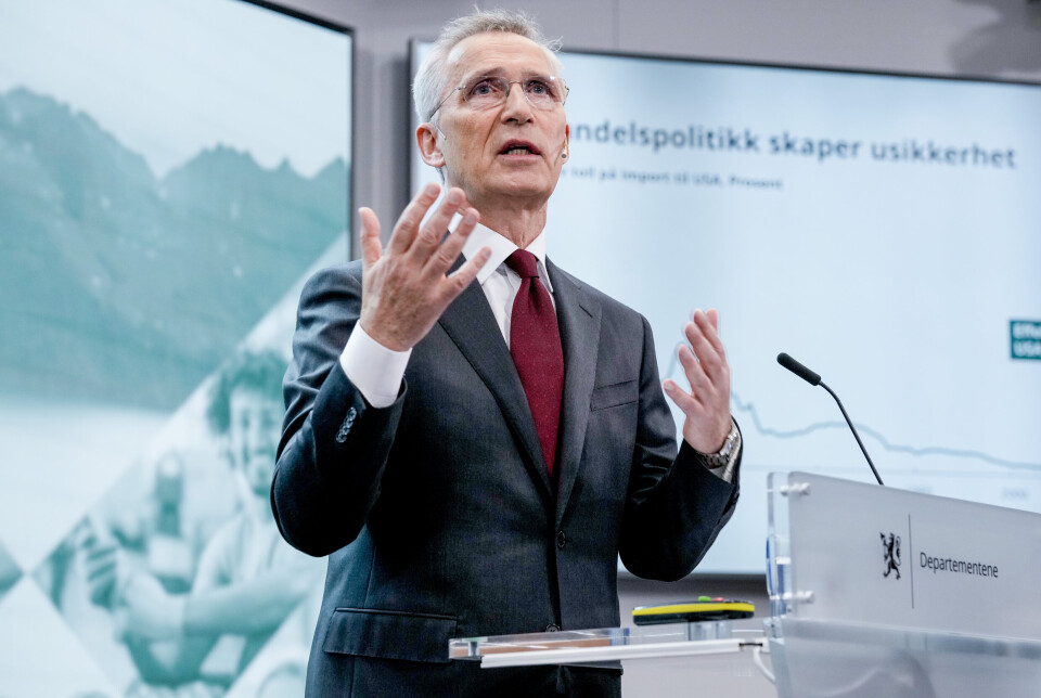 ØVELSESMIDLER: Finansminister Jens Stoltenberg under fremleggelsen av revidert statsbudsjett. Han svarer at regjeringen vil sette av mer penger til drift av Forsvaret.