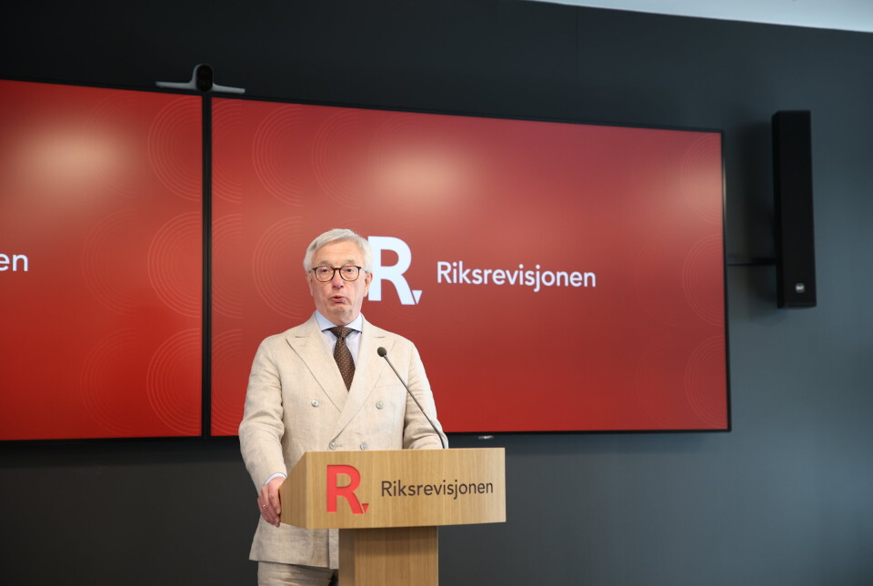 RIKSREVISJONEN: Riksrevisor Karl Eirik Schjøtt-Pedersen under pressekonferansen tirsdag.