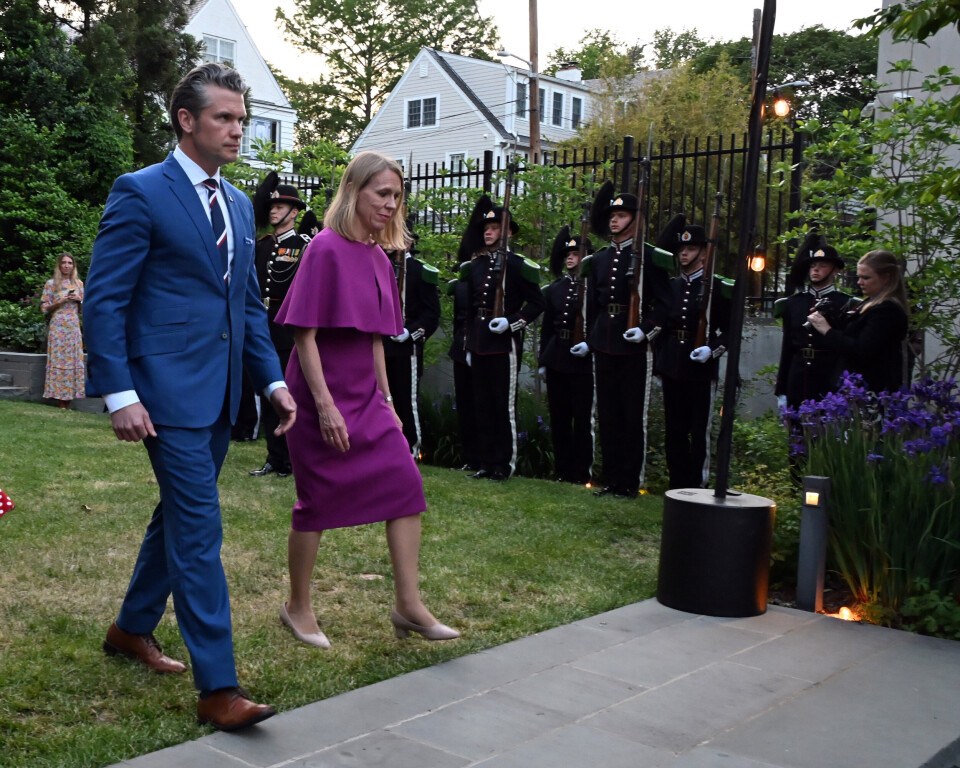 ALLIERTE: USAs forsvarsminister Pete Hegseth og Norges ambassadør Anniken Huitfeldt.