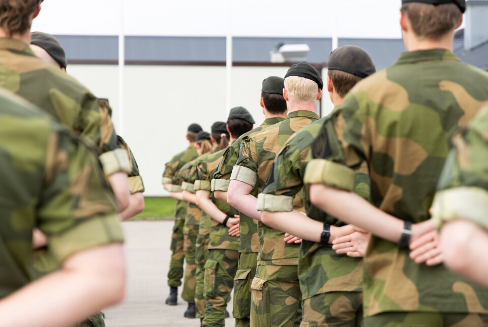 UNGE: Dette illustrasjonsbildet viser en oppstilling ved Krigsskolen. Menige, studenter og dem under 30 år opplever mest trakassering i Forsvaret.