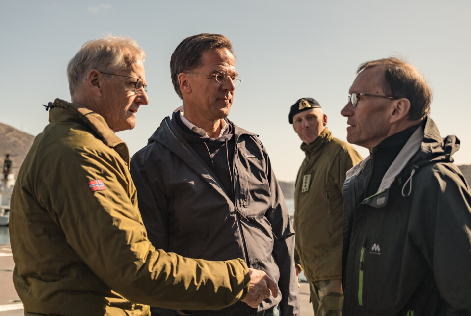 NATO-BESØK: Natos generalsekretær Mark Rutte (midten) fikk presentert noe av det viktigste Forsvaret driver med av blant annet statsminister Jonas Gahr Støre, sjef for Forsvarets operative hovedkvarter Rune Andersen (i bakgrunnen) og utenriksminister Espen Barth Eide.