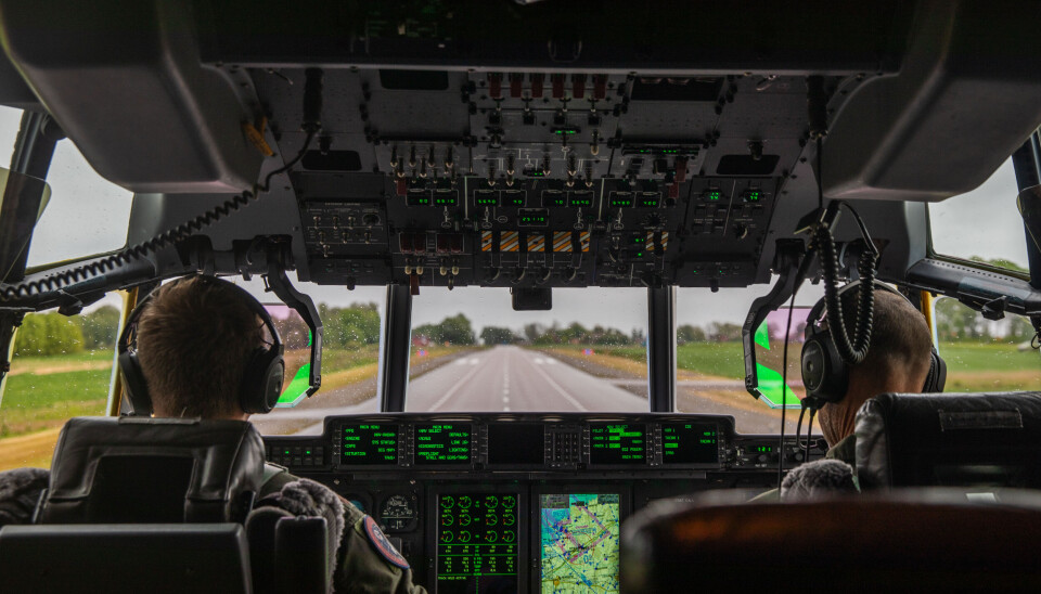 HERCULES: To piloter lander Frigg på en motorvei i Sverige for første gang.