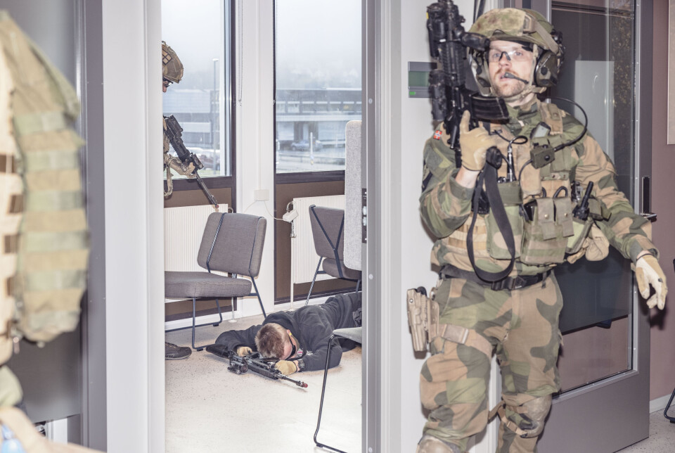 ØVING: Politi, helsevesen og militært personell hadde masseskadeøvelse på
og rundt Knutepunkt Strømsø i Drammen i november 2021.