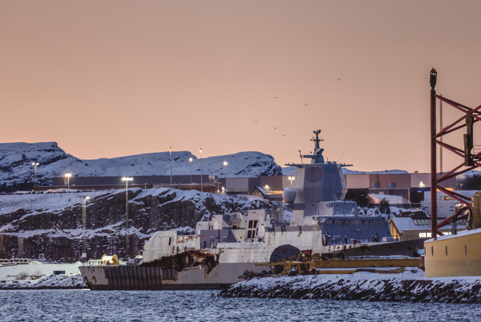 STORE SKADER: KNM Helge Ingstad fikk store skader. Nå er det inngått forlik i saken mellom Forsvarsdepartementet og verftet Navantia. Bildet er tatt i forbindelse med at fregatten ble flyttet til Hanøytangen for destruering.