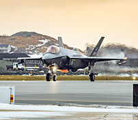 Øver på å flytte kampfly raskt