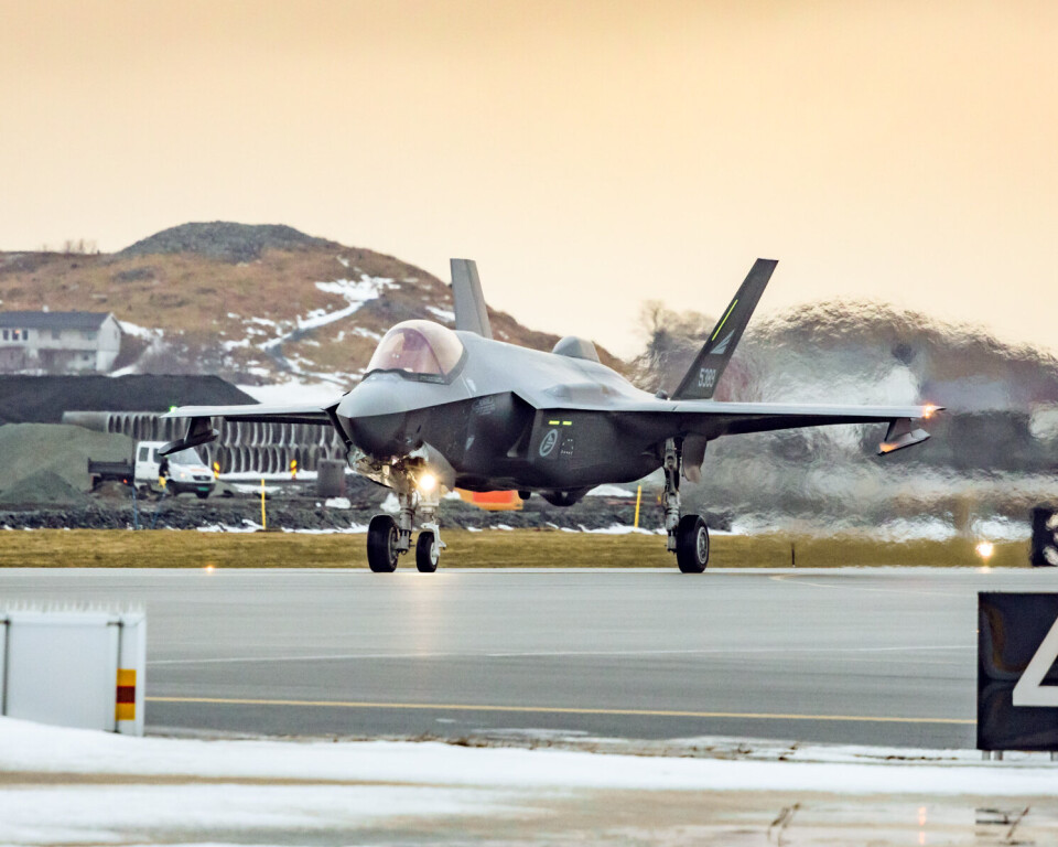 Øver på å flytte kampfly raskt til andre flystasjoner