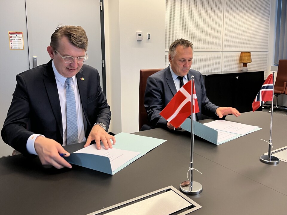 NATO: Danmarks forsvarsminister Troels Lund Poulsen og Norges forsvarsminister Tore O. Sandvik signerte intensjonsavtalen torsdag.