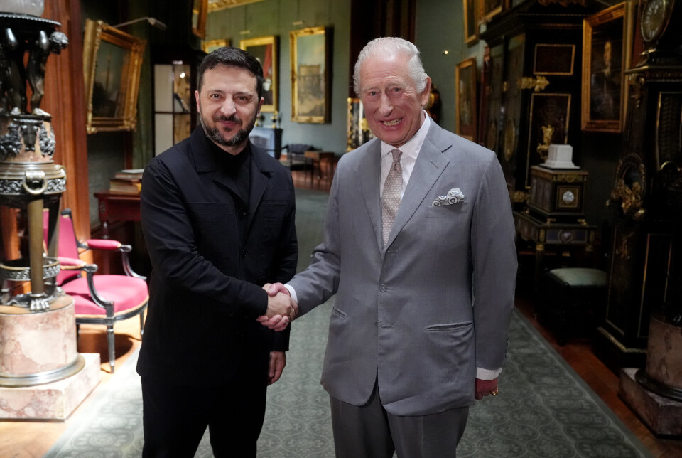 AUDIENS: Zelenskyj har nylig tatt imot Norges forsvarsminister Tore O. Sandvik (Ap), men nå har han tatt turen videre til Storbritannia. Her møtte han blant andre prins Charles.