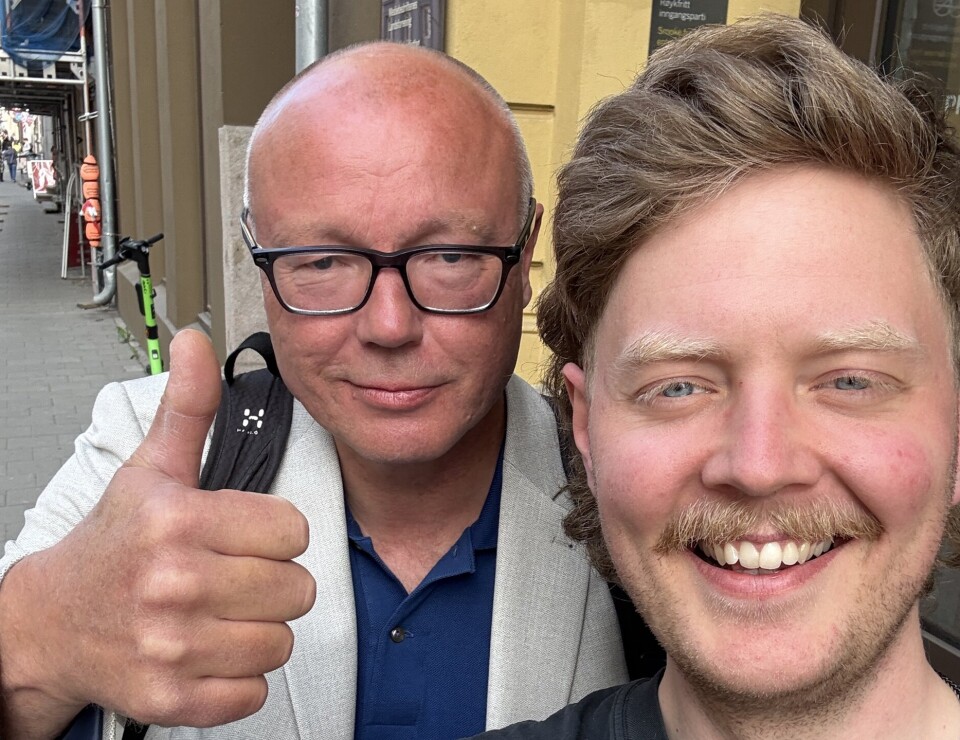LYTT NÅ: Bent Anders Salberg og Erlend Arnesen utenfor Pressens hus etter ferdig innspilt podkast-episode.