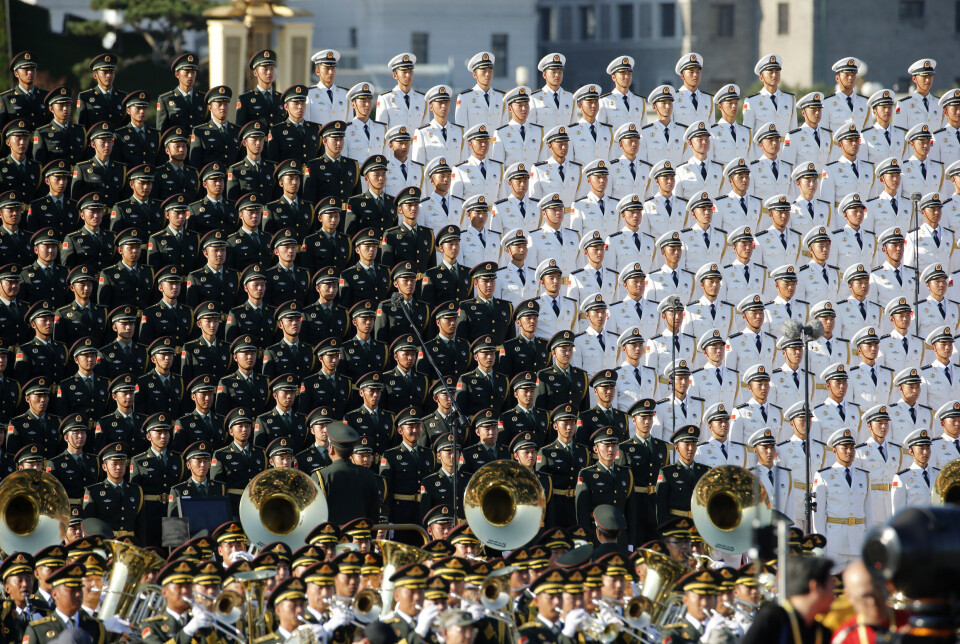 2015: Et militært korps spiller i forkant av åpningen av militærparaden for å markere slutten på 2. verdenskrig, som ble avholdt for ti år siden.